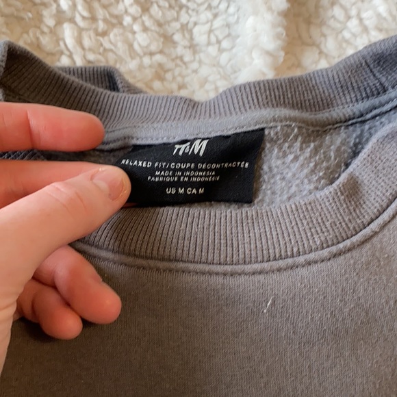 H&M Crewneck - Picture 2 of 3